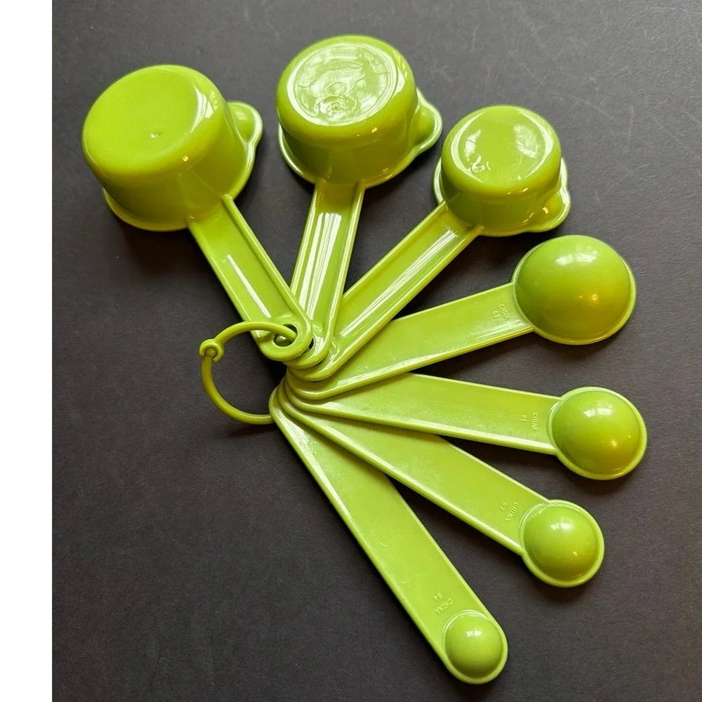 Lime Green Plastic Measuring Cups and Spoons Set 7 Pieces Dual Metric Standard